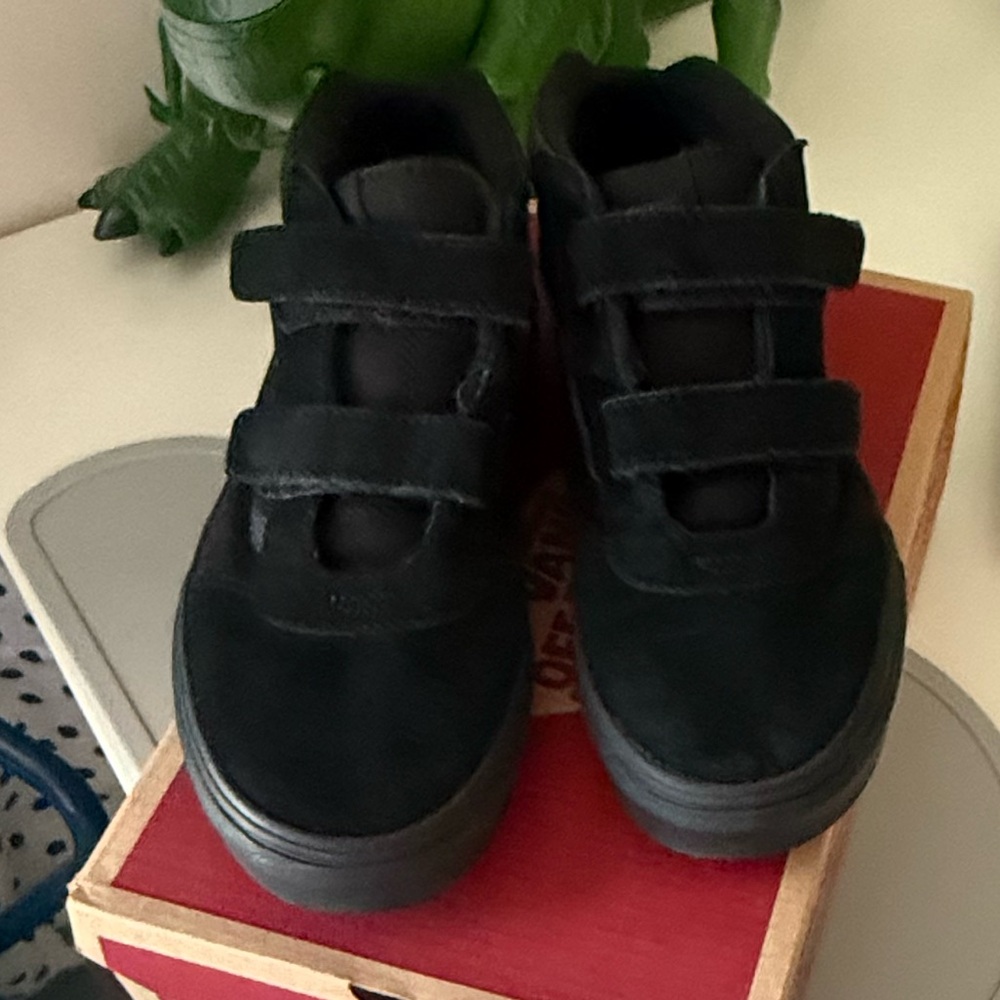 Vans Kids Black Velcro Sneakers